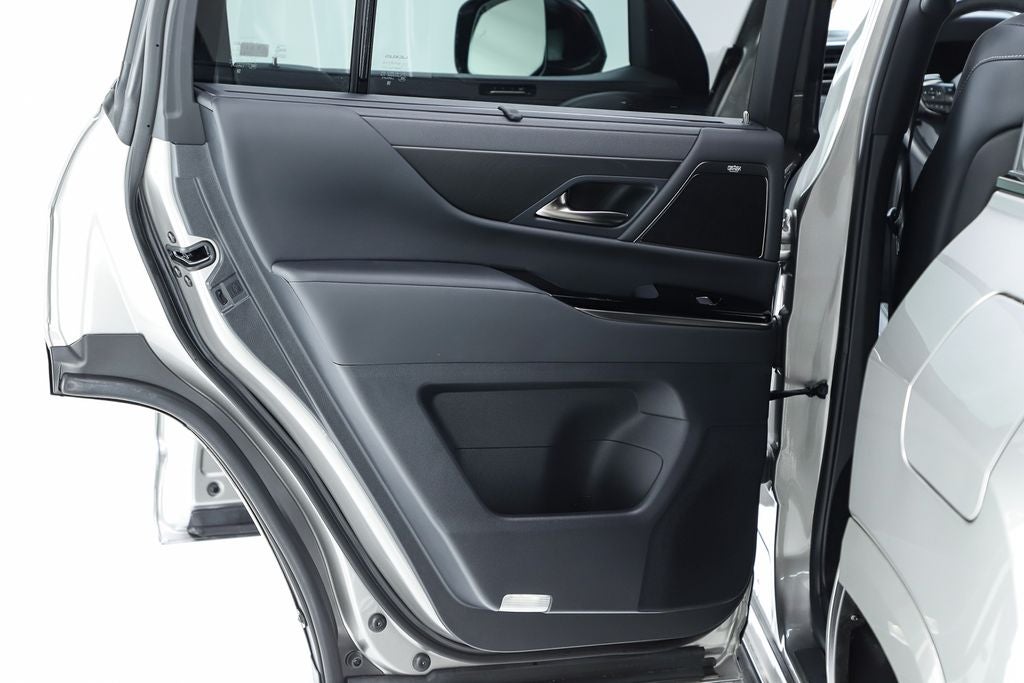 2025 Lexus LX 700h Luxury