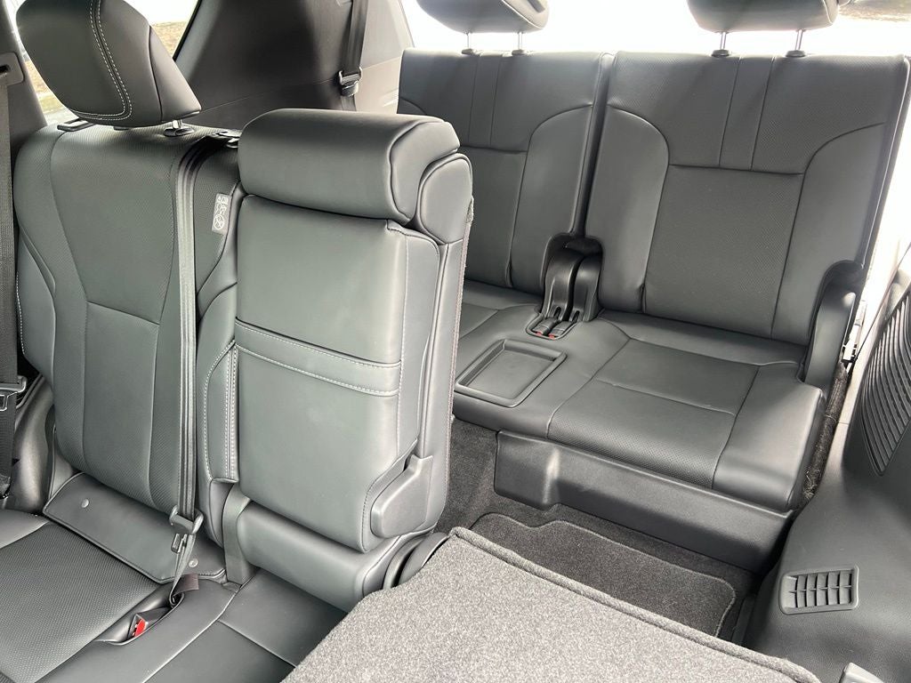 2025 Lexus LX 700h Luxury