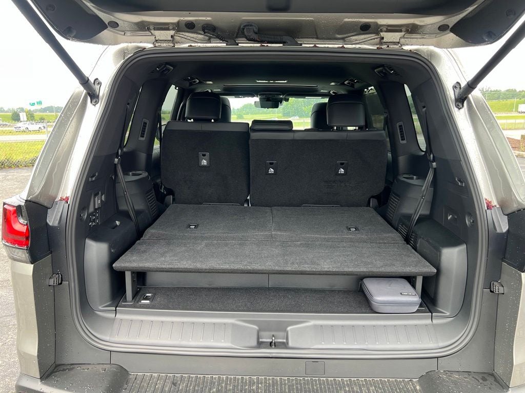 2025 Lexus LX 700h Luxury