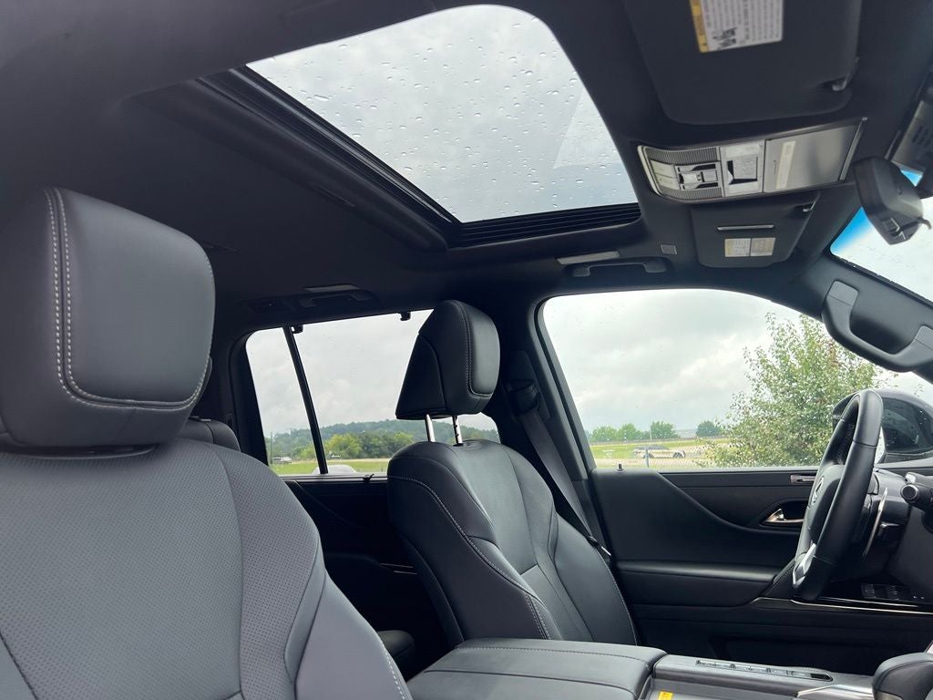 2025 Lexus LX 700h Luxury