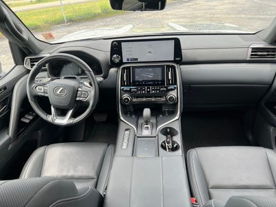 2025 Lexus LX 700h Luxury