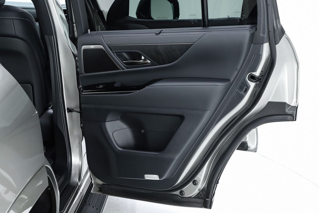 2025 Lexus LX 700h Luxury