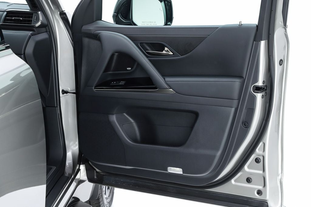 2025 Lexus LX 700h Luxury