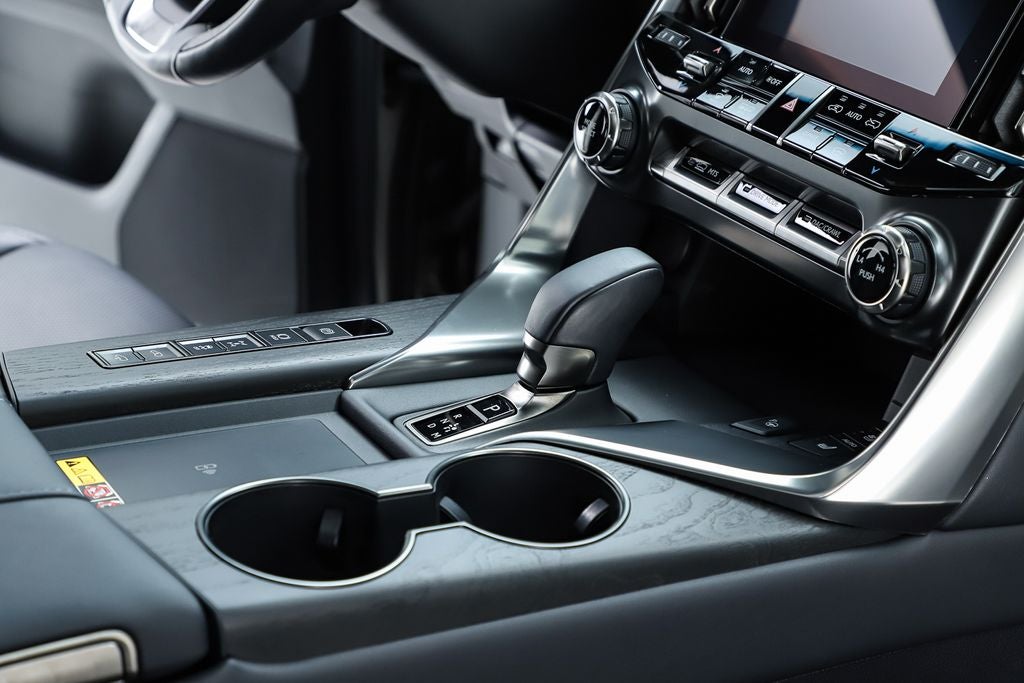 2025 Lexus LX 700h Luxury