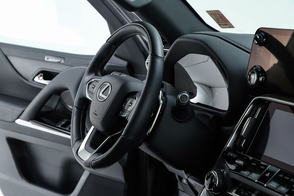 2025 Lexus LX 700h Luxury