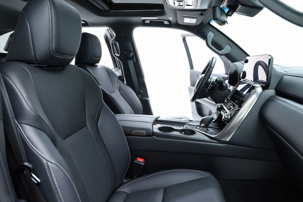 2025 Lexus LX 700h Luxury