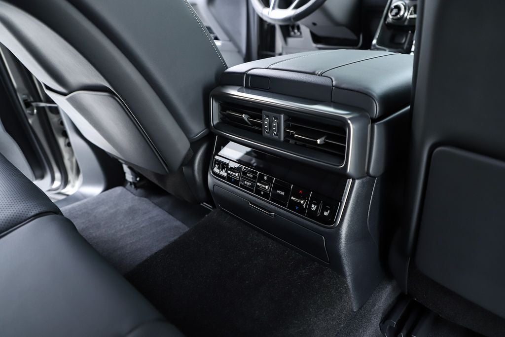 2025 Lexus LX 700h Luxury