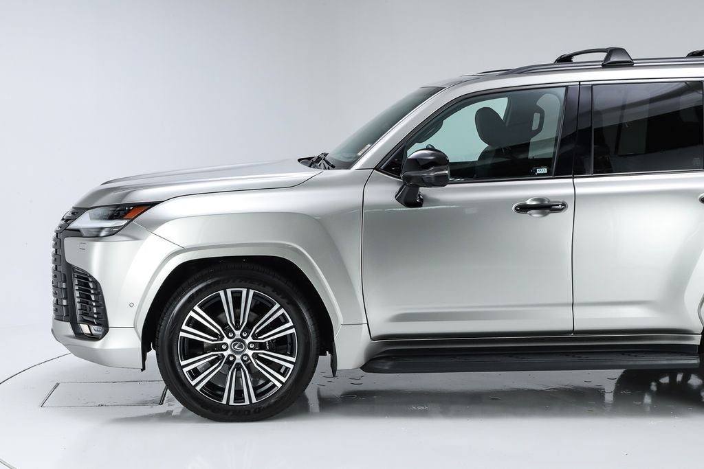 2025 Lexus LX 700h Luxury