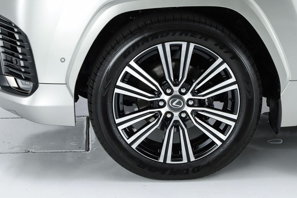 2025 Lexus LX 700h Luxury