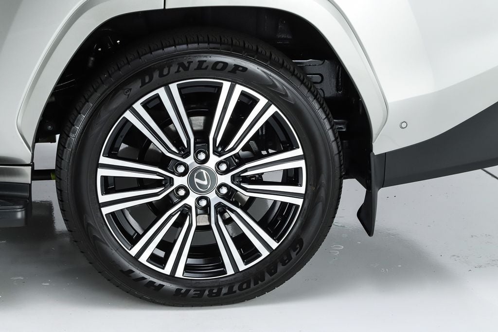 2025 Lexus LX 700h Luxury
