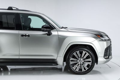 2025 Lexus LX 700h Luxury