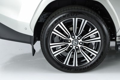2025 Lexus LX 700h Luxury