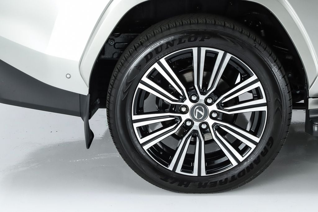 2025 Lexus LX 700h Luxury