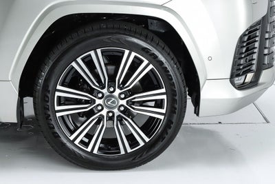 2025 Lexus LX 700h Luxury
