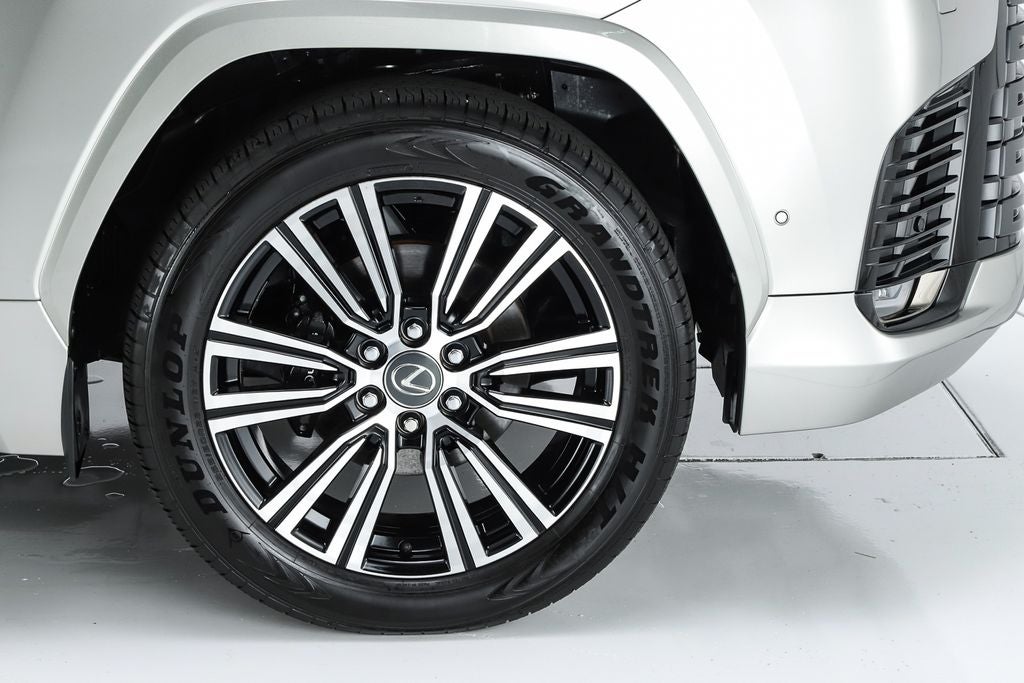 2025 Lexus LX 700h Luxury