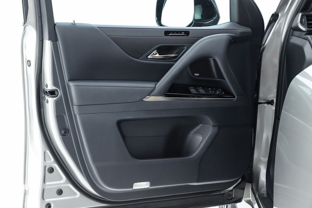 2025 Lexus LX 700h Luxury