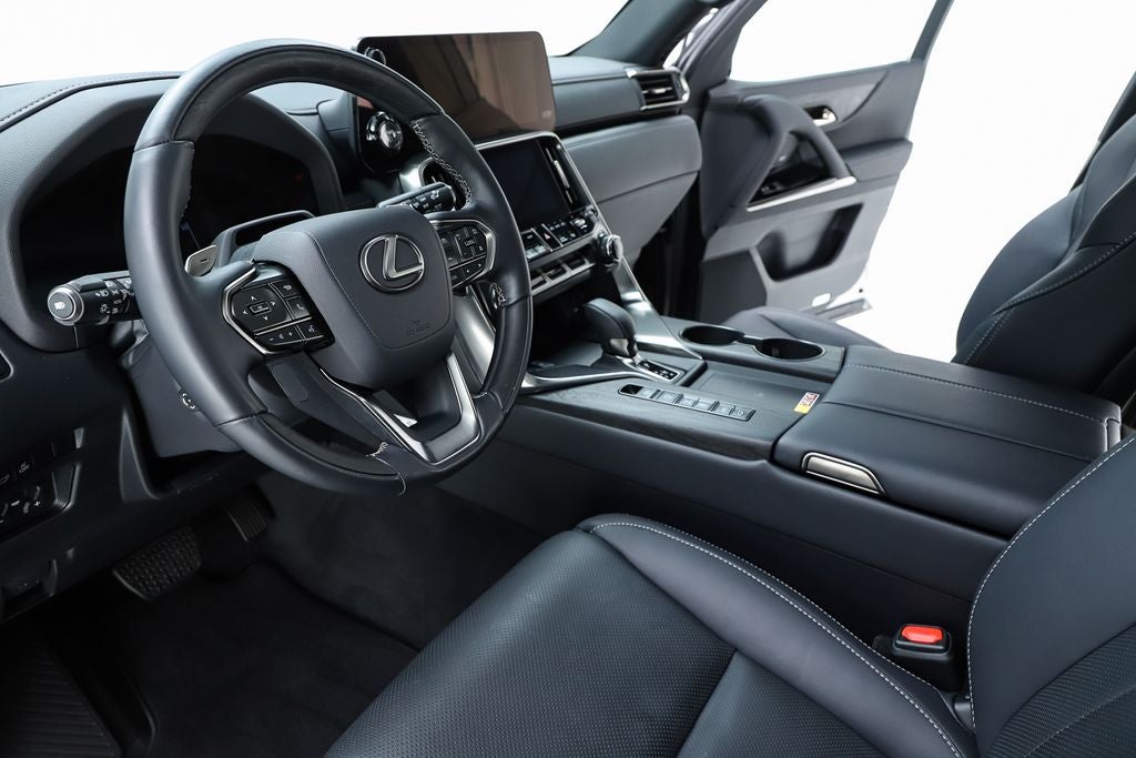 2025 Lexus LX 700h Luxury