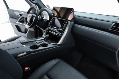 2025 Lexus LX 700h Luxury