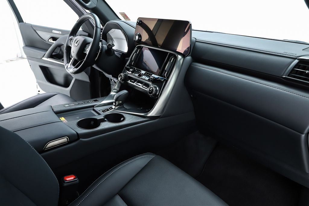 2025 Lexus LX 700h Luxury