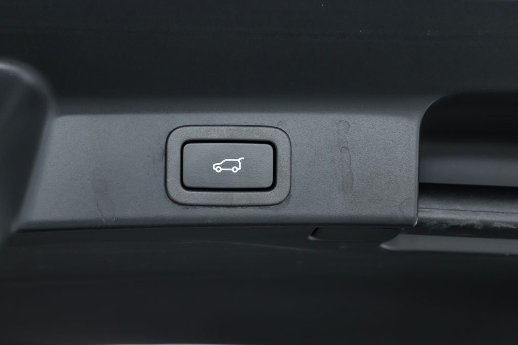 2022 Jaguar F-PACE SVR