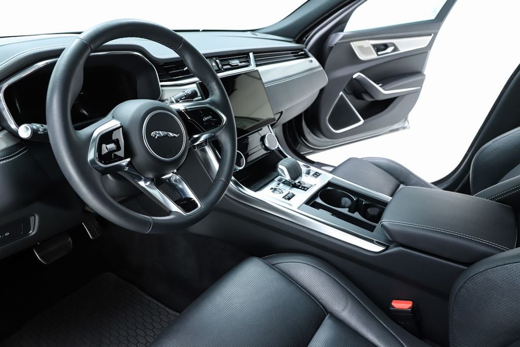 2024 Jaguar XF R-Dynamic SE