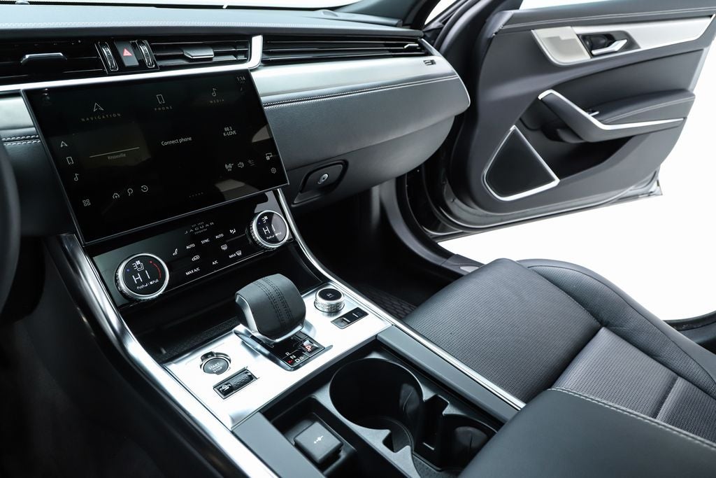 2024 Jaguar XF R-Dynamic SE