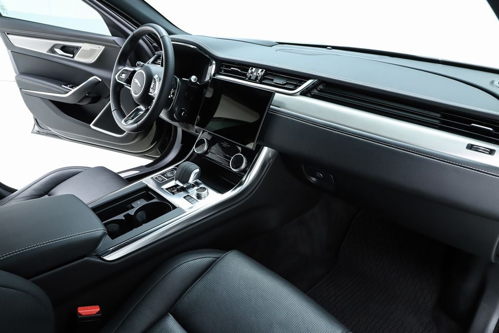 2024 Jaguar XF R-Dynamic SE