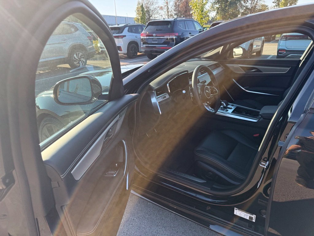 2024 Jaguar XF R-Dynamic SE