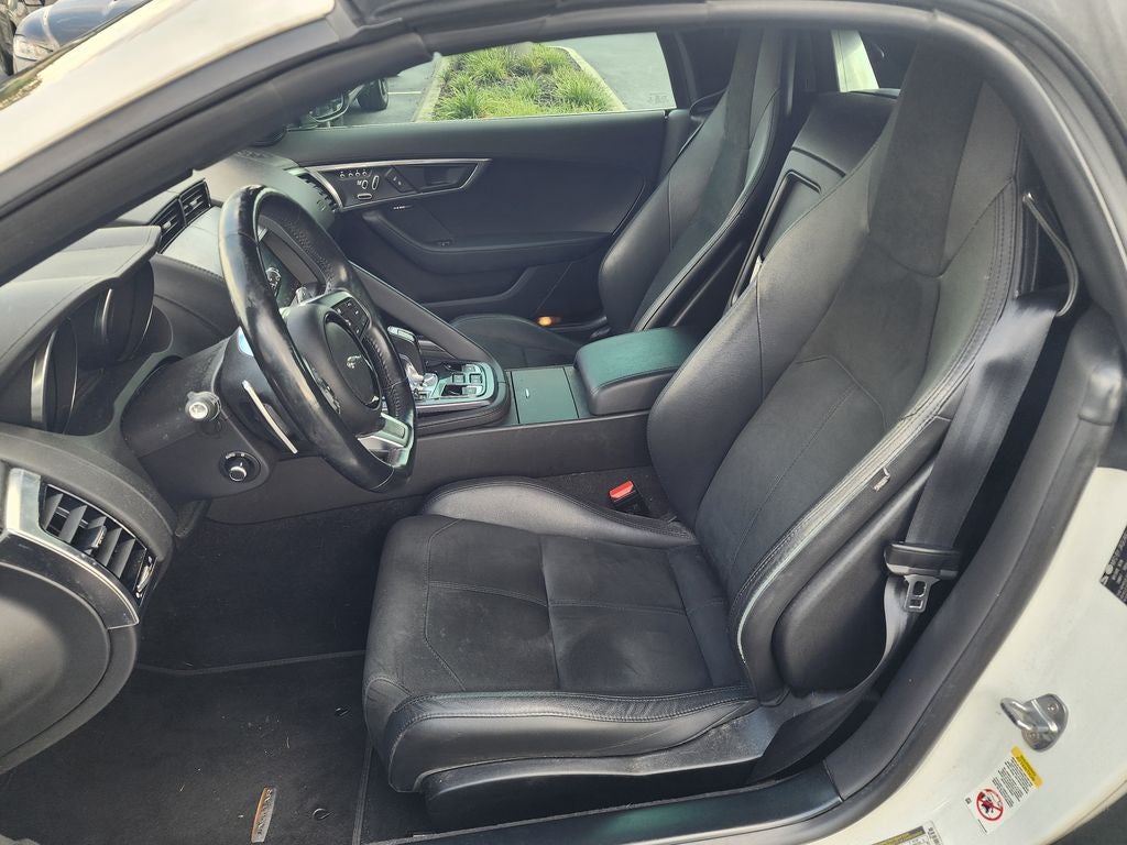 2019 Jaguar F-TYPE P300