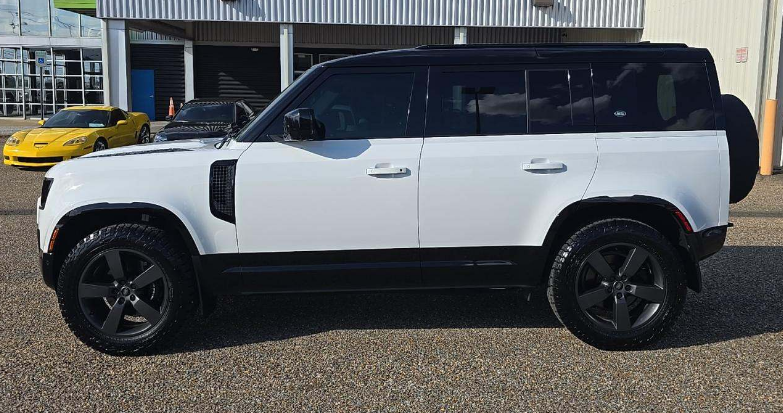 2023 Land Rover Defender 110 X-Dynamic SE