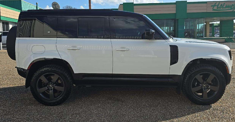 2023 Land Rover Defender 110 X-Dynamic SE