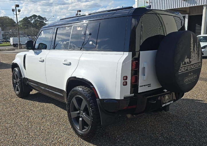 2023 Land Rover Defender 110 X-Dynamic SE
