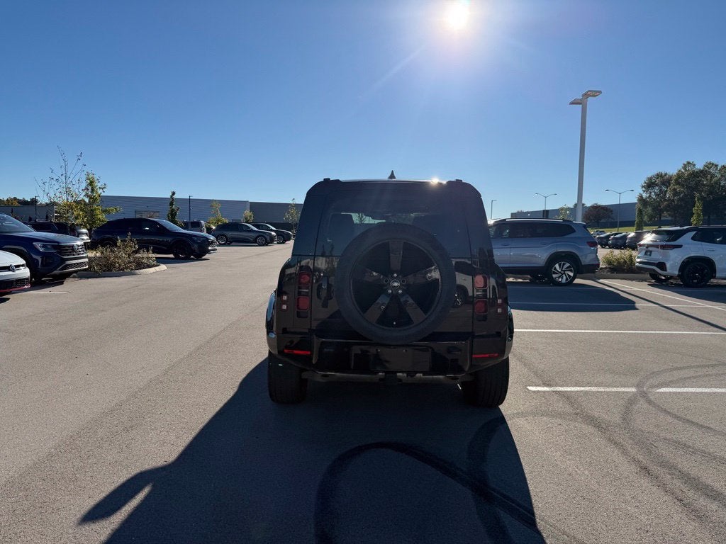 2025 Land Rover Defender 110 X-Dynamic SE