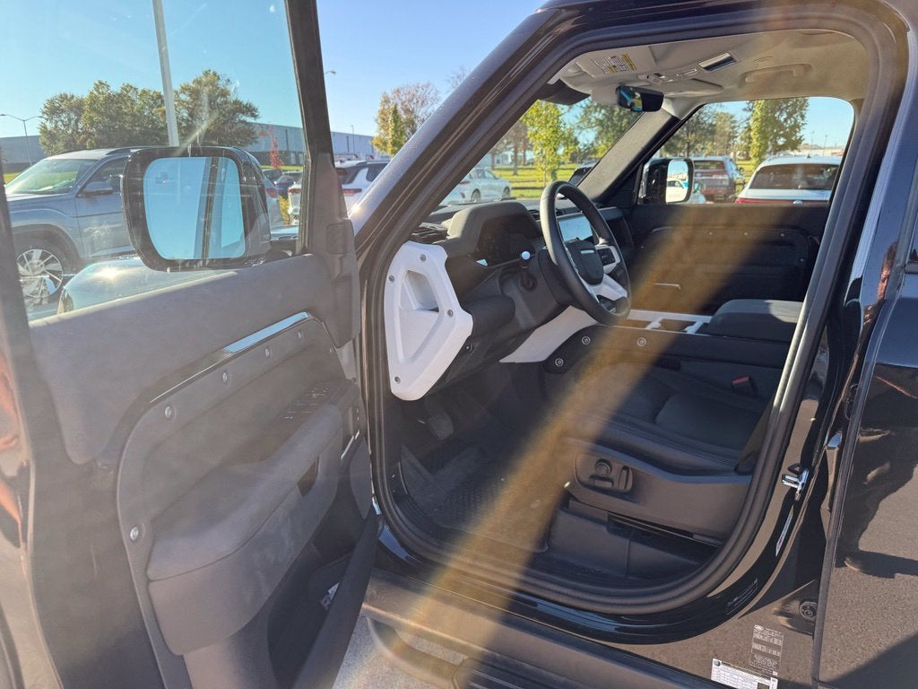 2025 Land Rover Defender 110 X-Dynamic SE