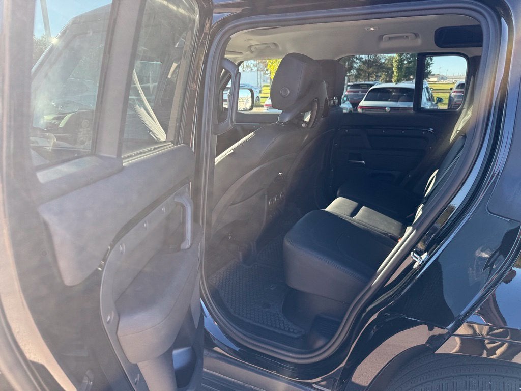 2025 Land Rover Defender 110 X-Dynamic SE