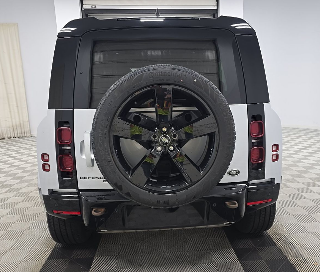 2023 Land Rover Defender 110 X-Dynamic SE