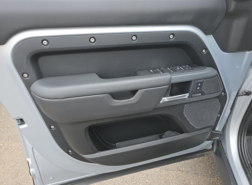 2023 Land Rover Defender 110 X-Dynamic SE