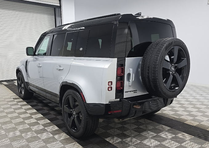 2023 Land Rover Defender 110 X-Dynamic SE