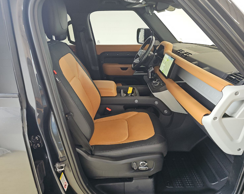 2024 Land Rover Defender 130 X-Dynamic SE