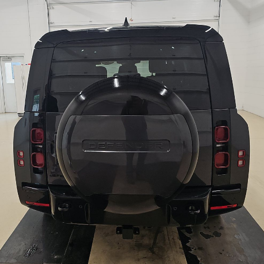 2024 Land Rover Defender 130 X-Dynamic SE