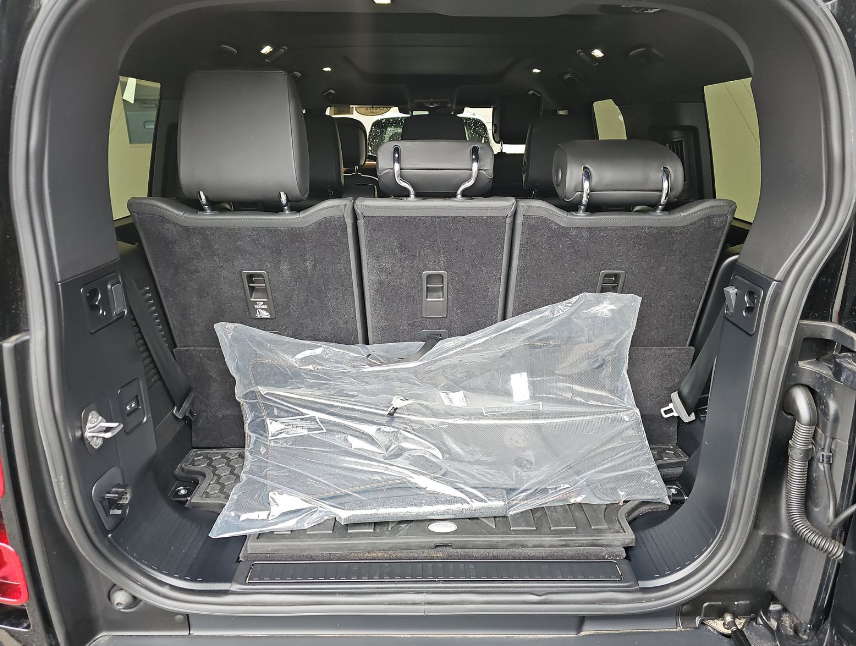 2024 Land Rover Defender 130 X-Dynamic SE