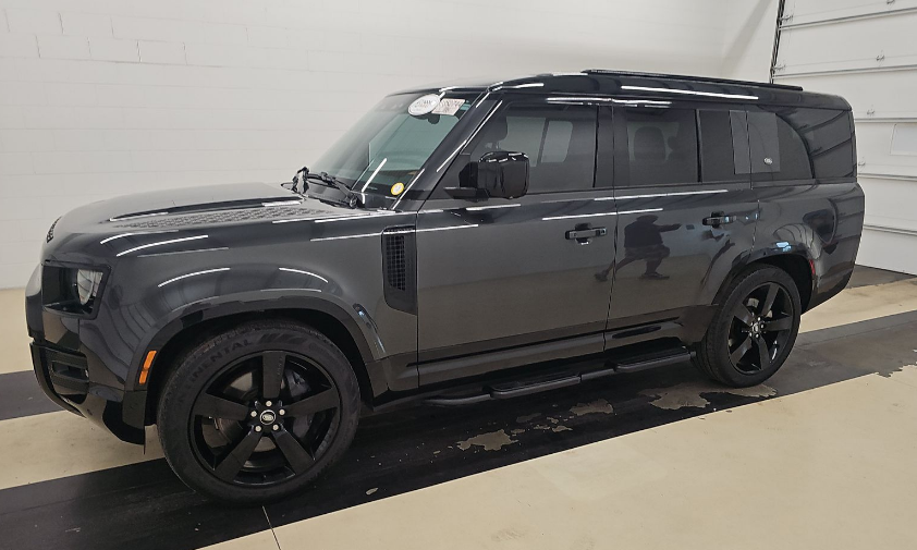 2024 Land Rover Defender 130 X-Dynamic SE