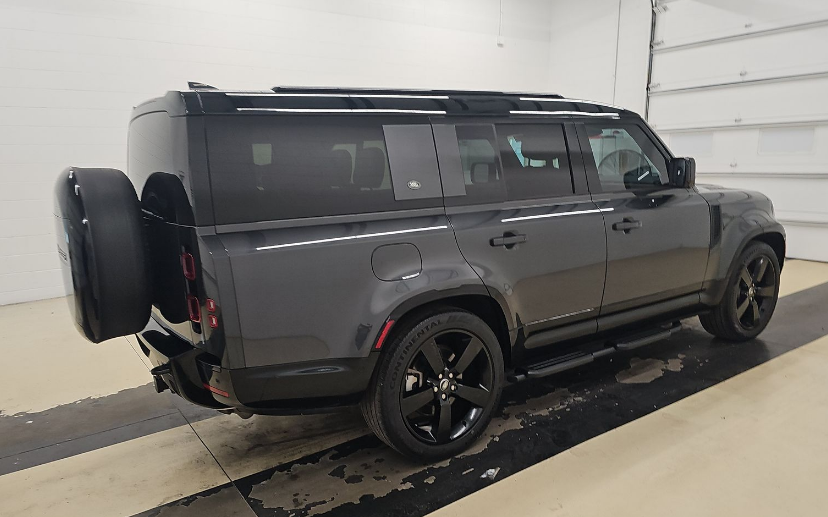 2024 Land Rover Defender 130 X-Dynamic SE