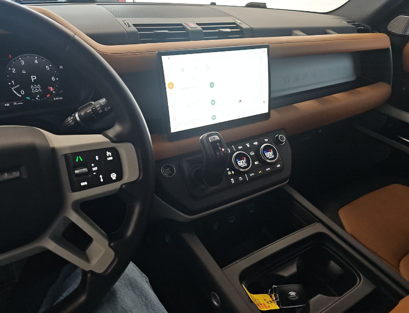 2024 Land Rover Defender 130 X-Dynamic SE
