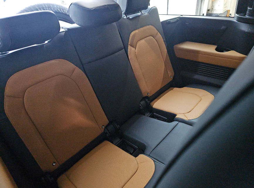 2024 Land Rover Defender 130 X-Dynamic SE