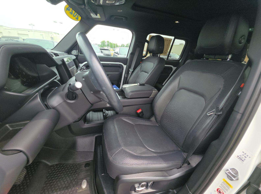 2024 Land Rover Defender 130 X-Dynamic SE