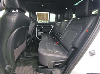 2024 Land Rover Defender 130 X-Dynamic SE