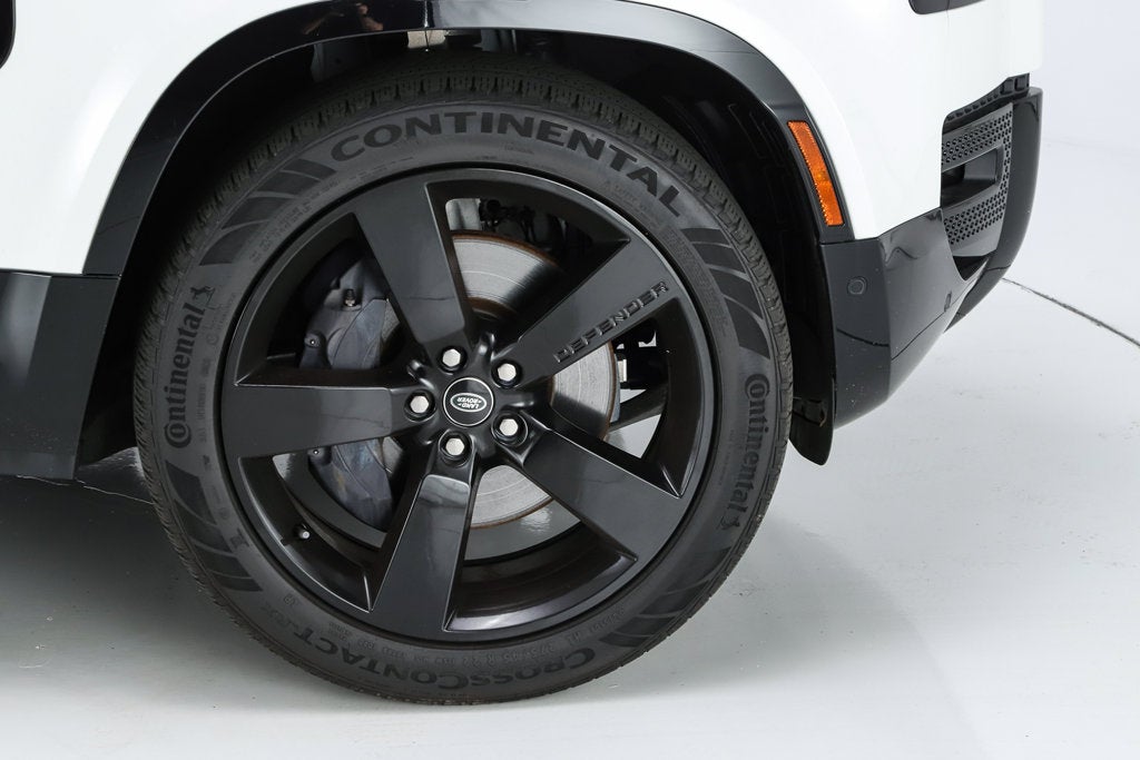 2024 Land Rover Defender 130 X-Dynamic SE