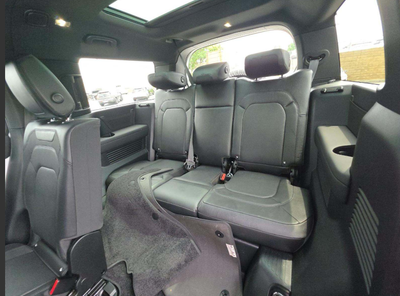 2024 Land Rover Defender 130 X-Dynamic SE