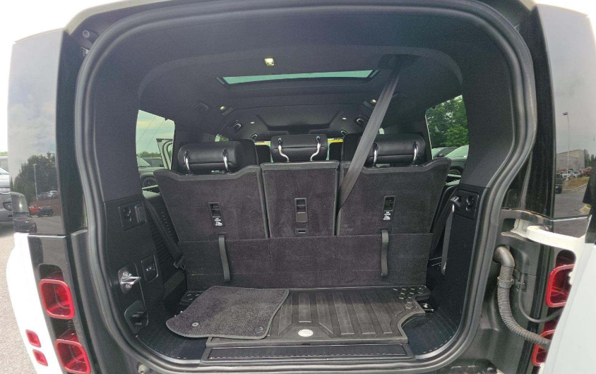 2024 Land Rover Defender 130 X-Dynamic SE